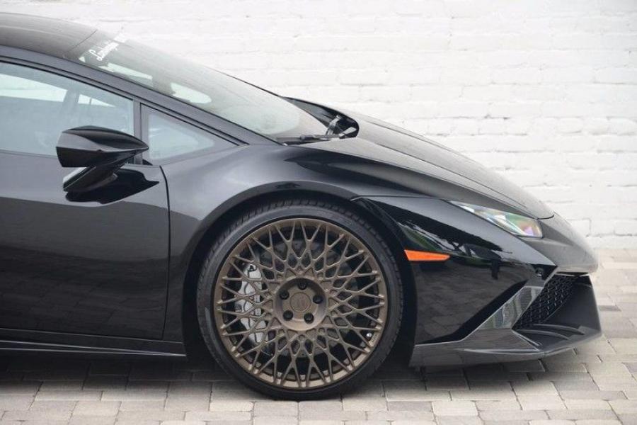 Детали экстерьера Lamborghini Huracan by Mansory 2016 года  (фото 4 из 12)